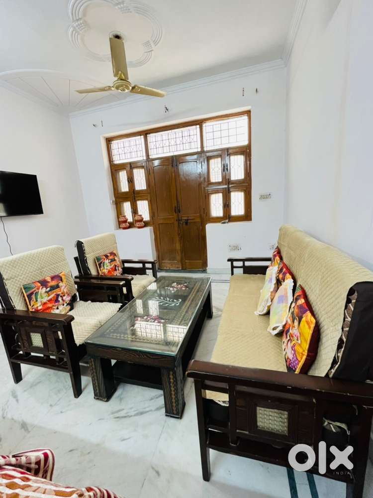5 seater sofa set with centre table