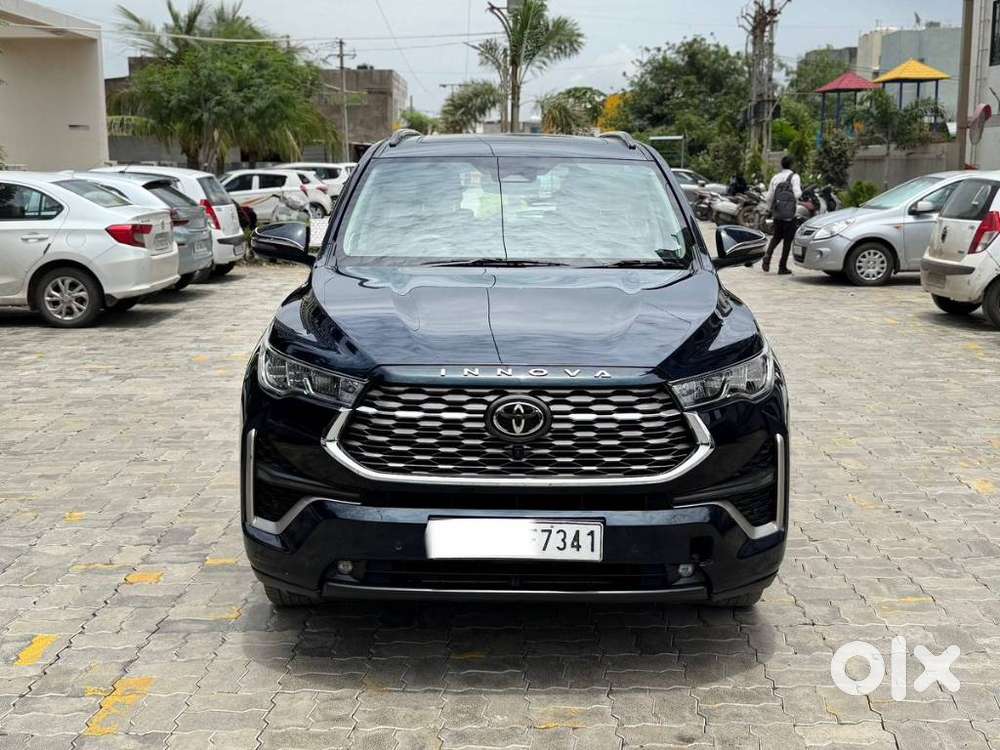 Toyota Innova Hycross, 2023, Petrol