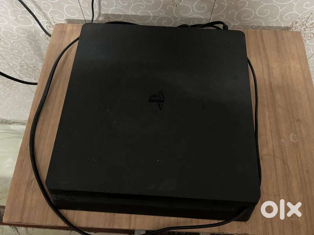 PS4 slim 1TB storage with games