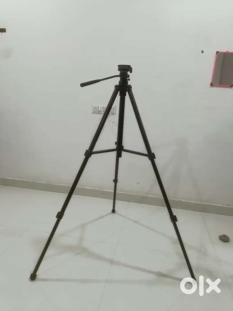Camera tripod