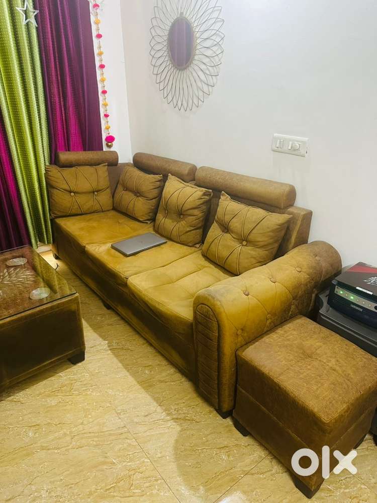 L shape 7 seater sofa with centre table