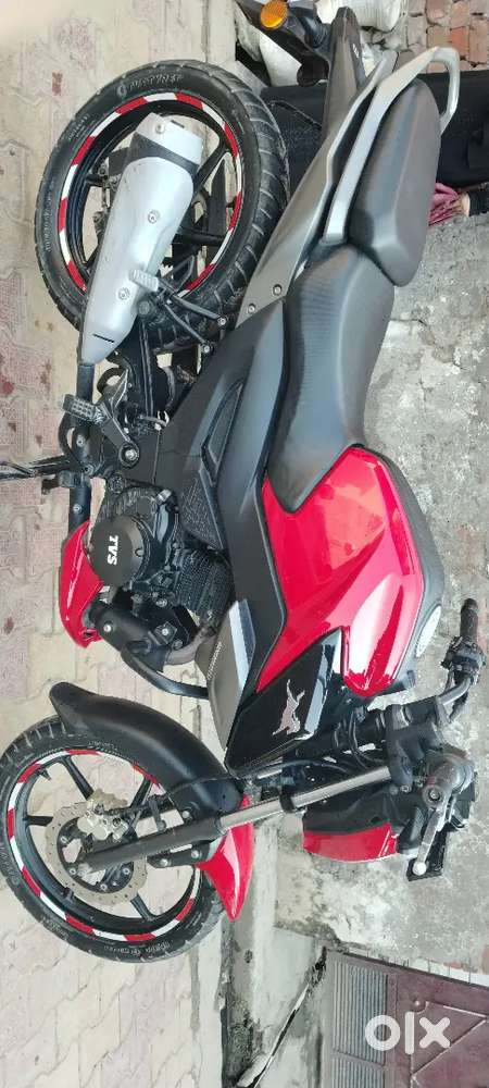 Ek ladke hath ki gadi Chali Hui