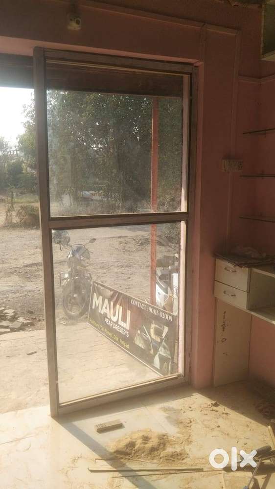 Men's salon for rent or material sell