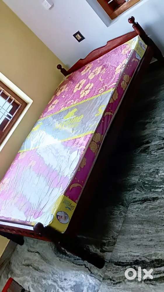 COT theng - kattil - Bed - mattress - Table