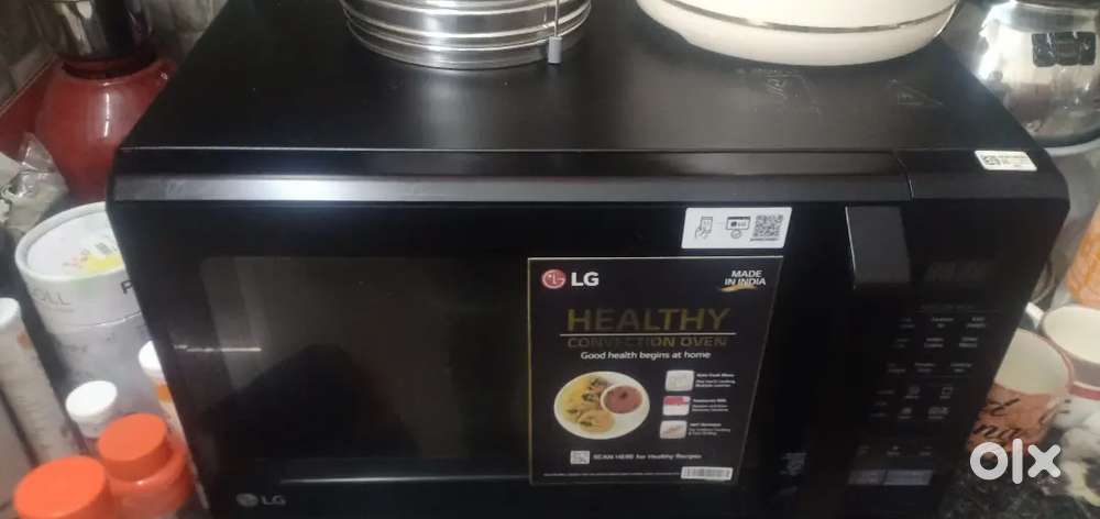 Microwave oven LG 6 monts old very rarely used for salechat or msg