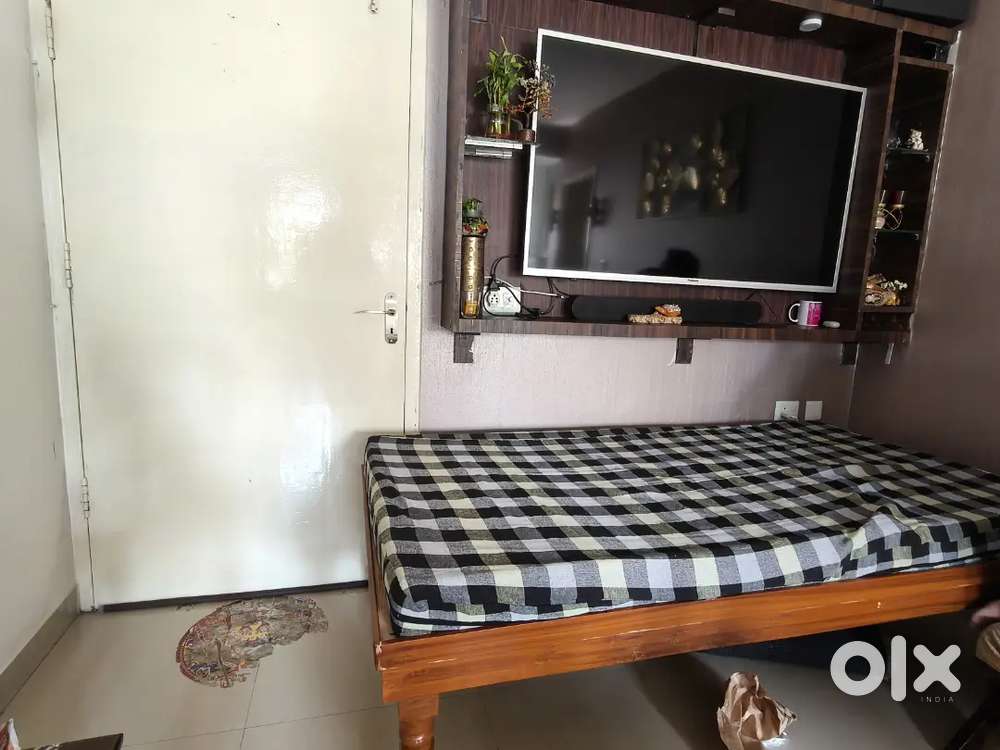 bed/takath/deewan with mattress