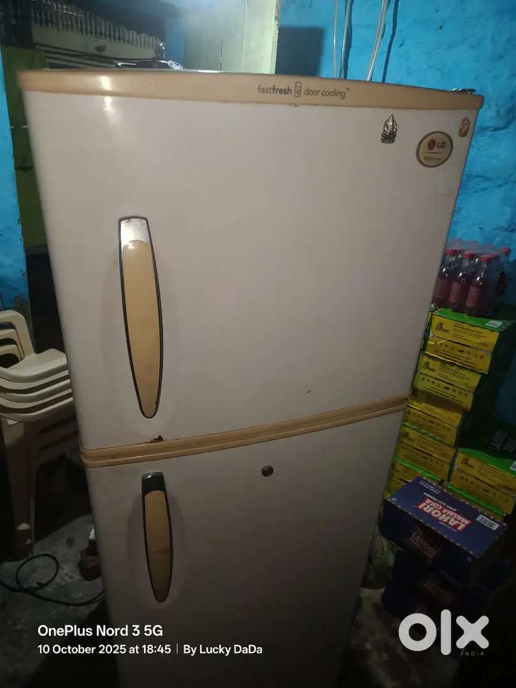 LG duble doors freezer white colour new 2023 modal hai 250 L ka hai