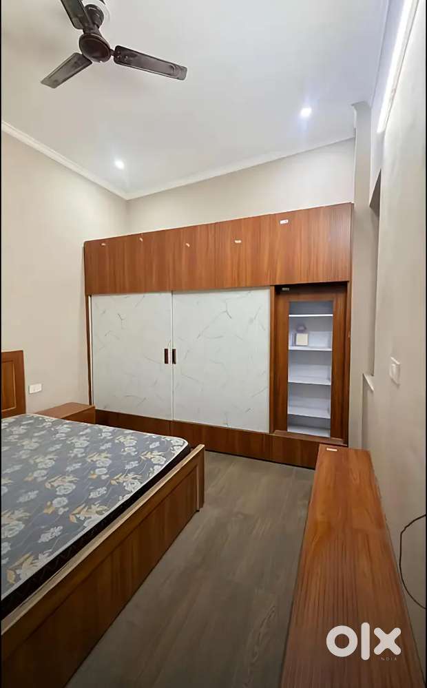 Flat & Rooms Available For Students and
Working