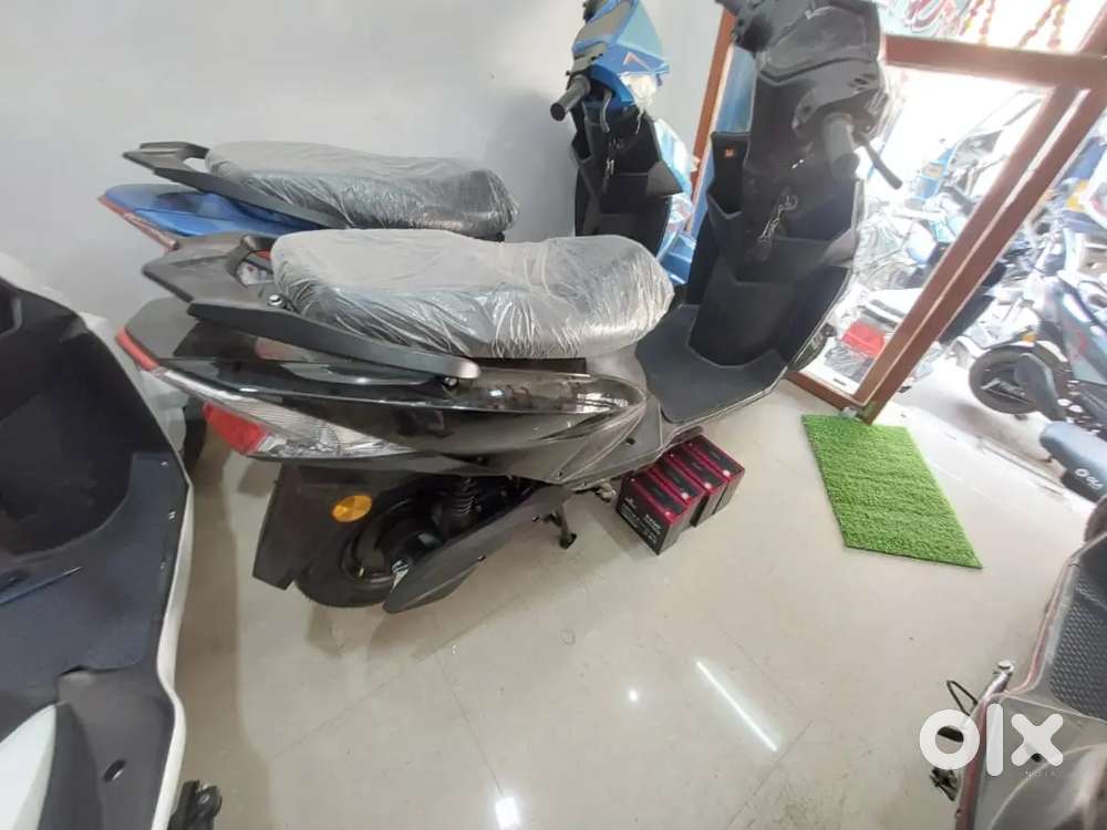 Abhay auto ballia Electric scooty showroom me kam karna hai