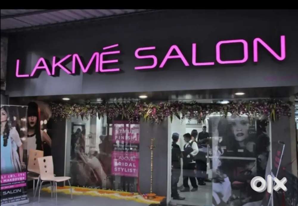 OPENING FOR SALON MAKEUP VACANCY AVAILABLE