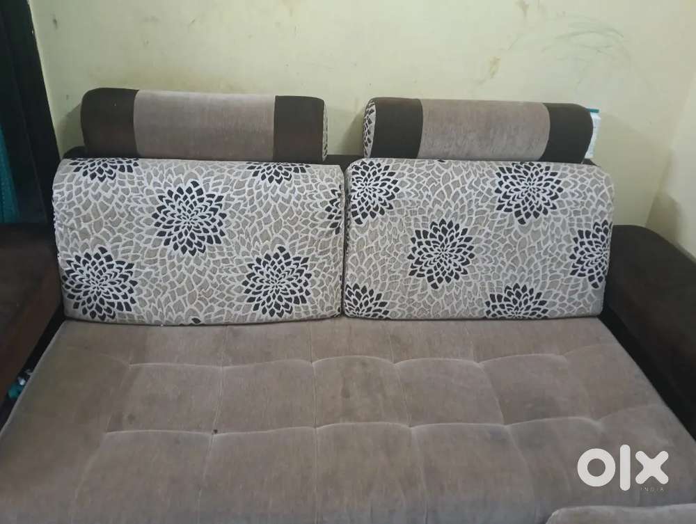 Sofa 3 seter and 2 paffys