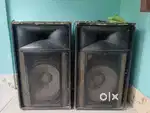 Two main speaker with bass