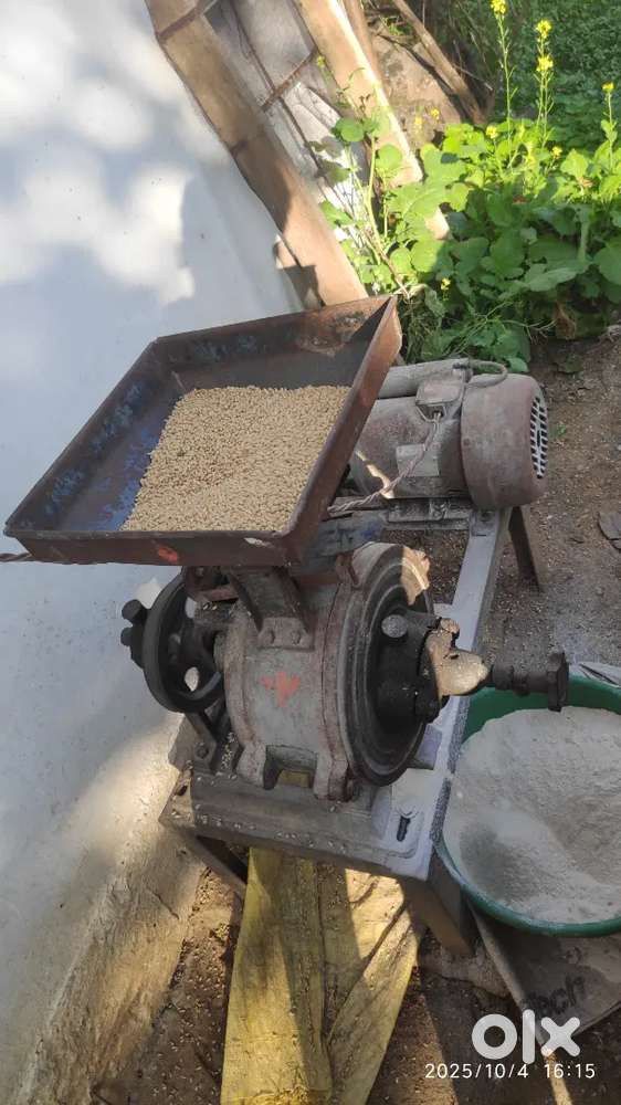 AATA Chakki (8 इंची चक्की और Crompton कंपनी की मोटर)