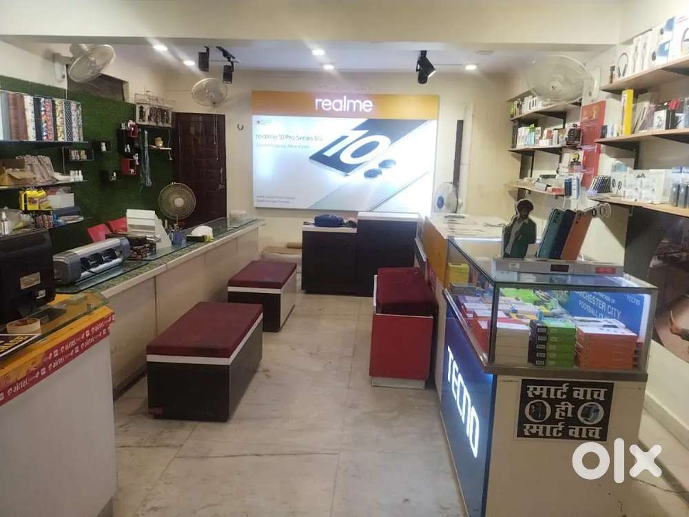 Main Road facing wide front showroom lower ground 15x28