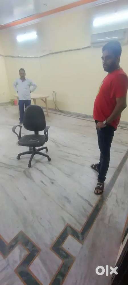 4bhk 3200sqft semi furnish commercial on dividr road near vibhut khand