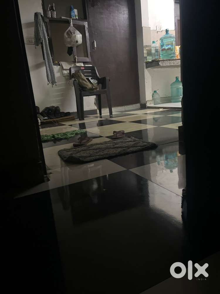 2bhk flat one room is vacate
