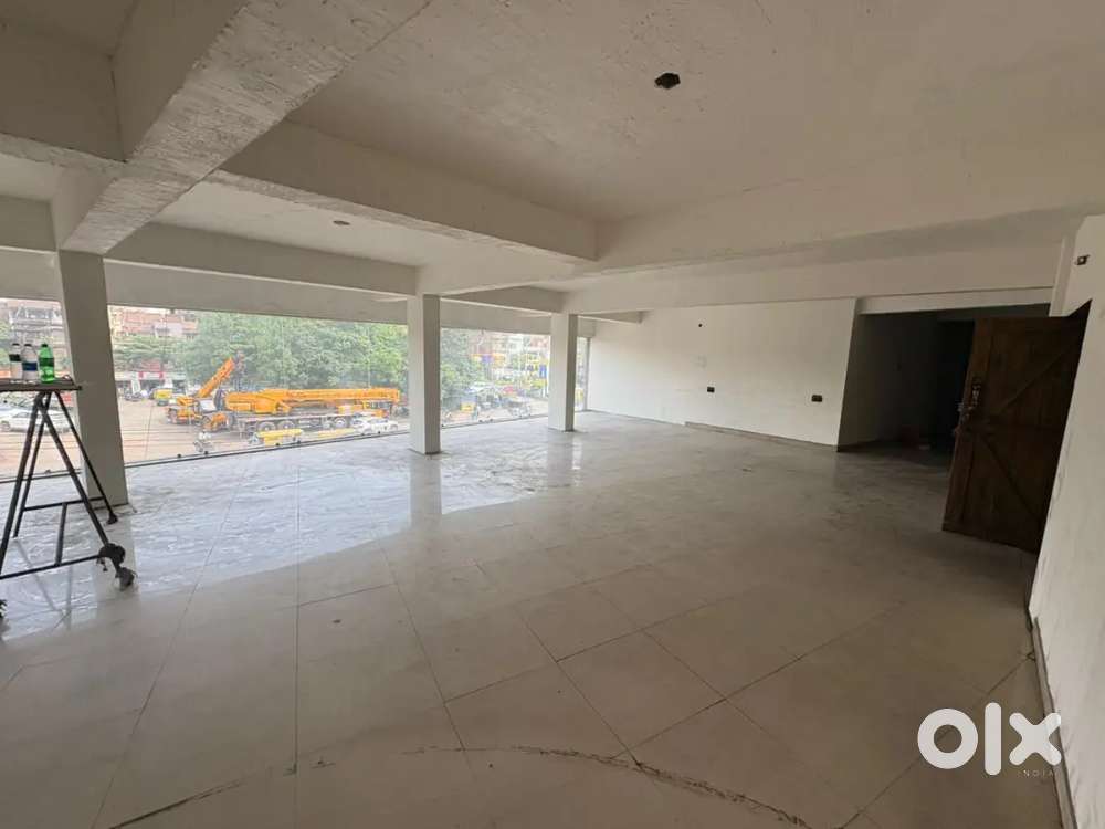 2500 sqft office/ showroom space available for rent in baradwari