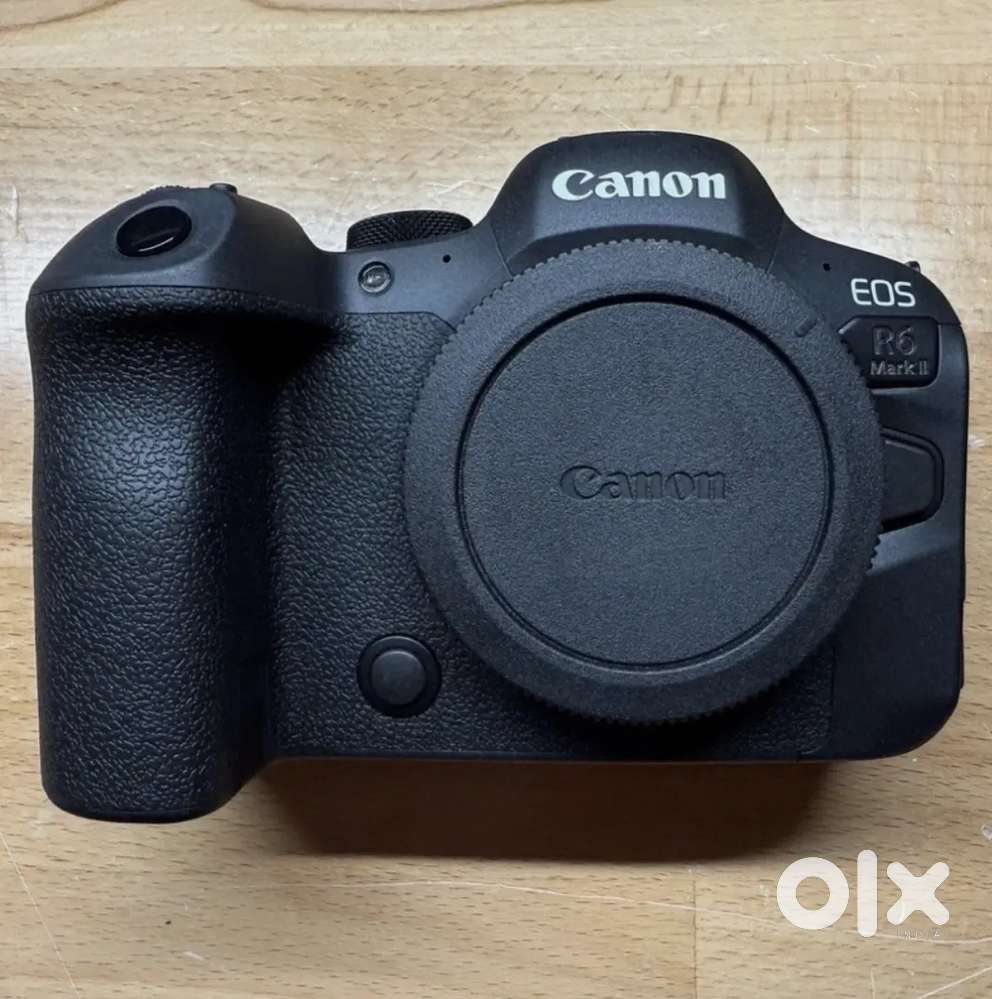 Canon EOS R6 Mark II 24.2 MP Camera abt 3000 Shutter count + Extras