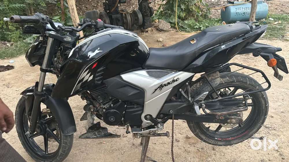 APACHE RTR NEW MODEL 4V in good condition , first owner in cash.