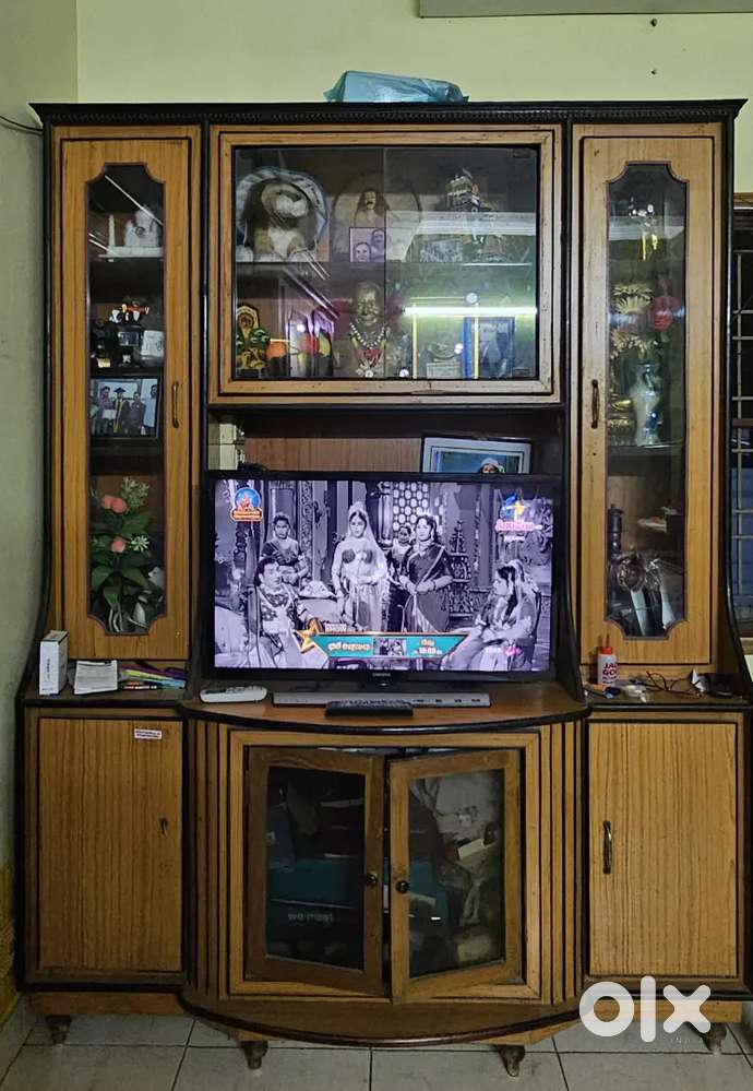 Wooden TV Cabinet with Display Storage