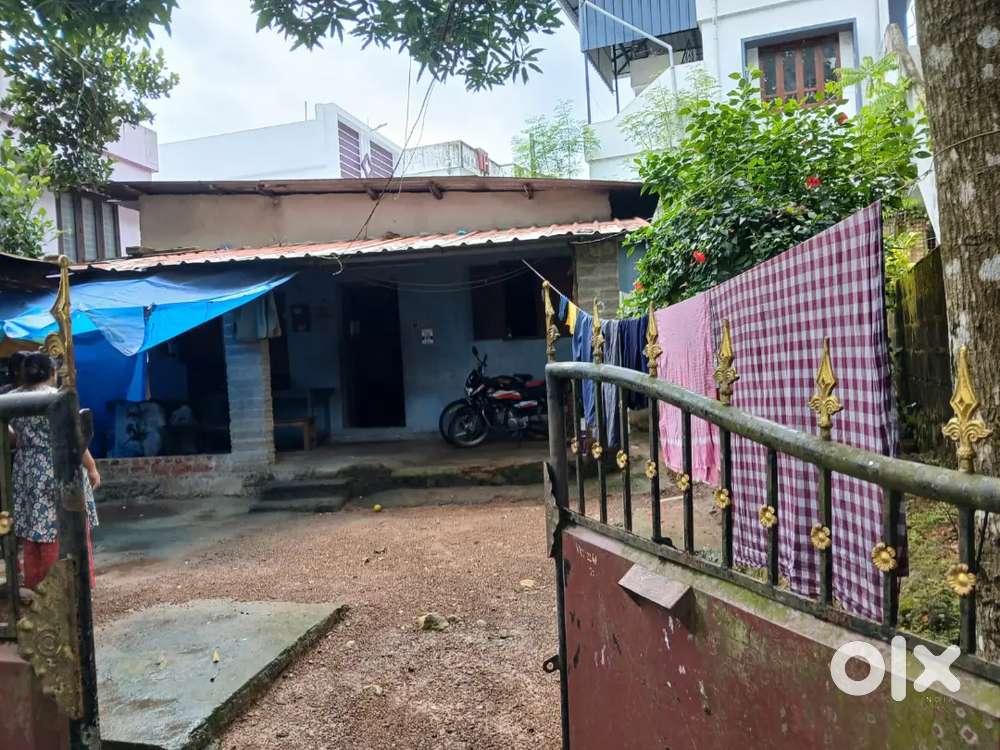 4 cent and house for sale at perukavu trivandrum