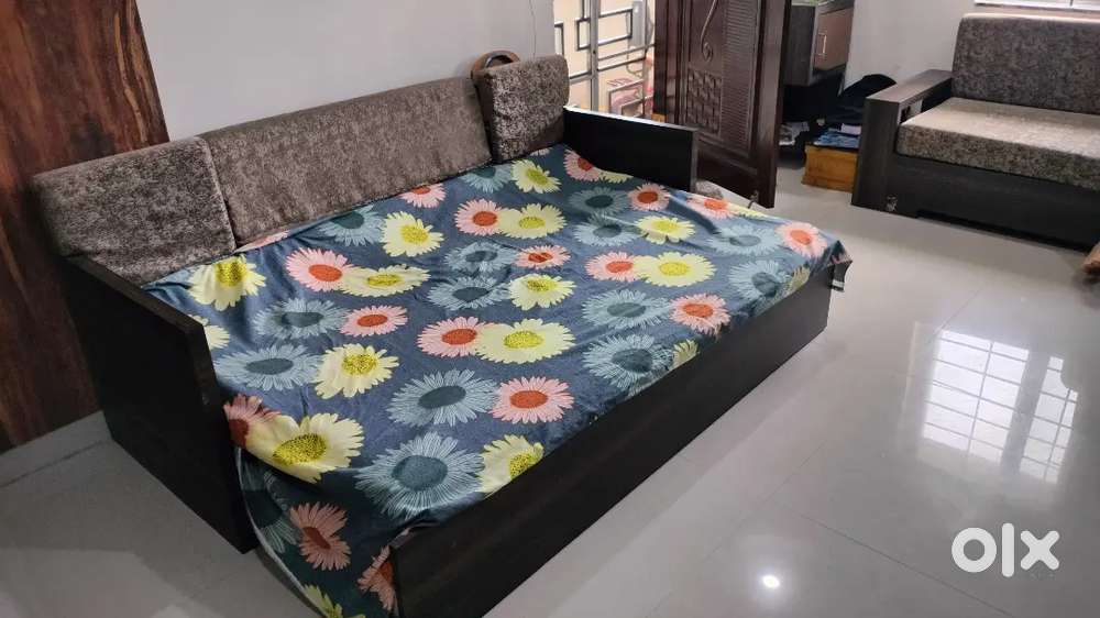 Diwan cum bed - 6 feet x 5 feet