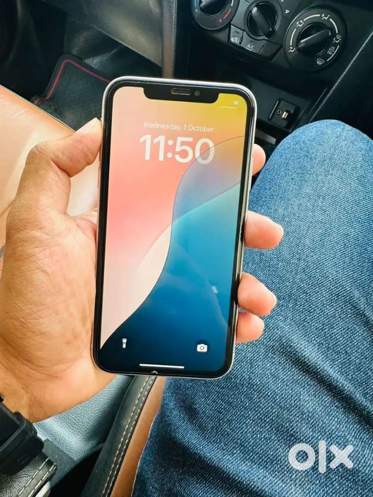 Xr 128gb white in colour
