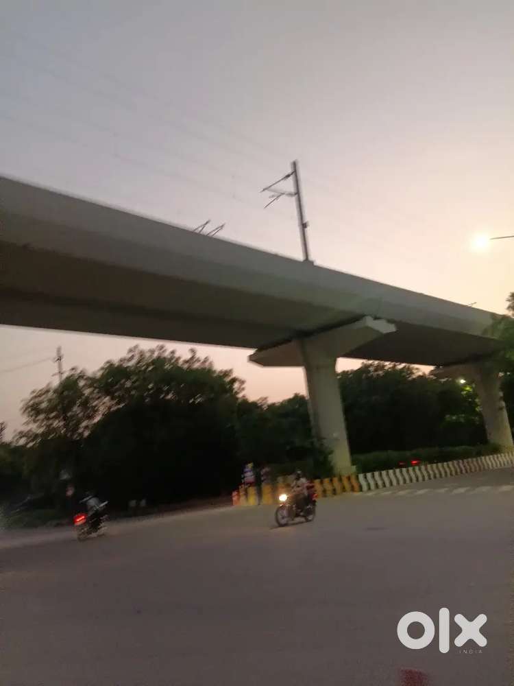 10% payment Karen aur apna kabja Le aur Baki payment EMI per De