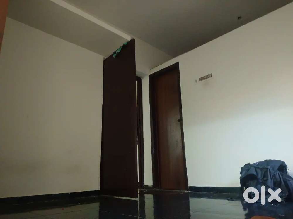 Room rent bachelor,room mate needed urgent