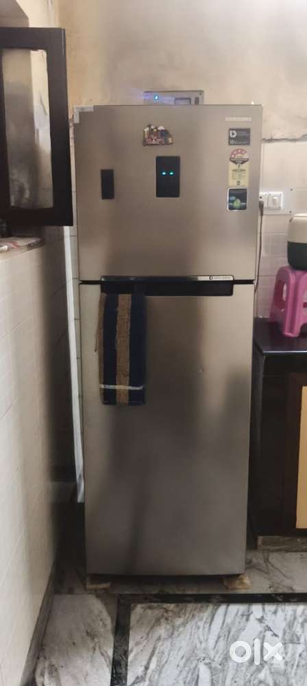 Double door refrigerator