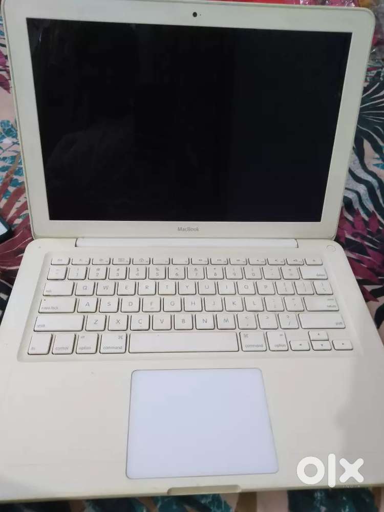 Apple MacBook