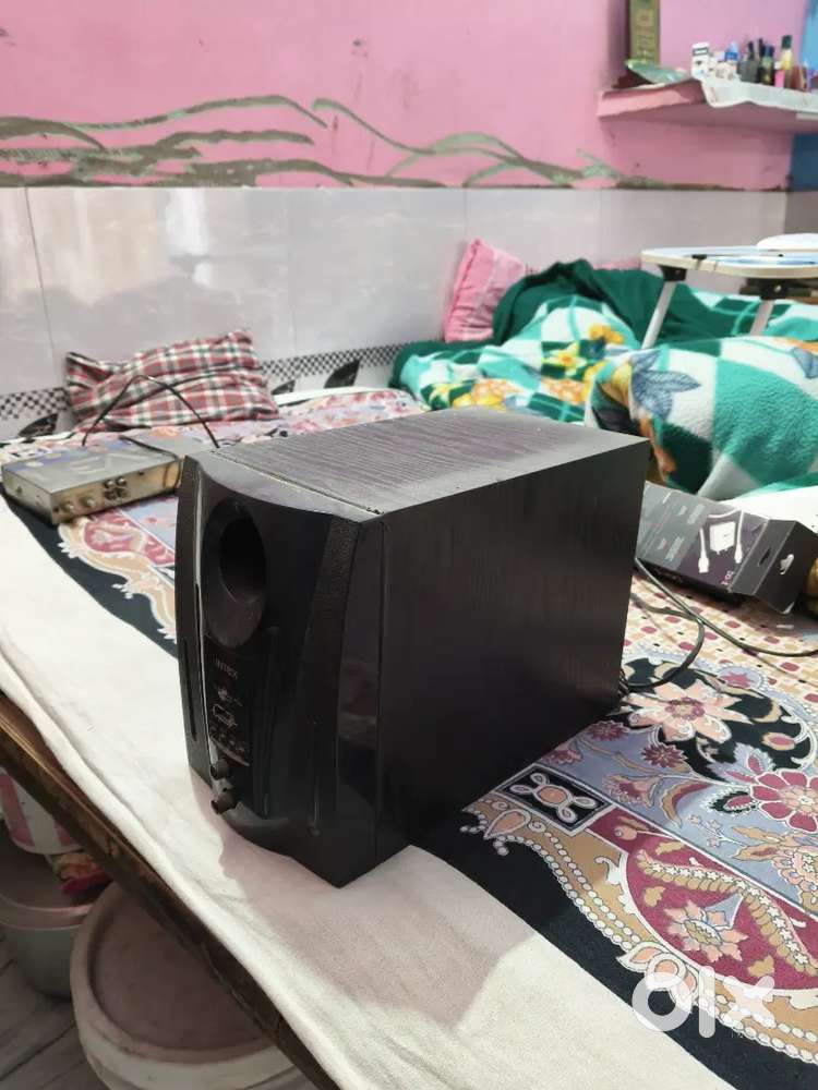 Speaker, music system