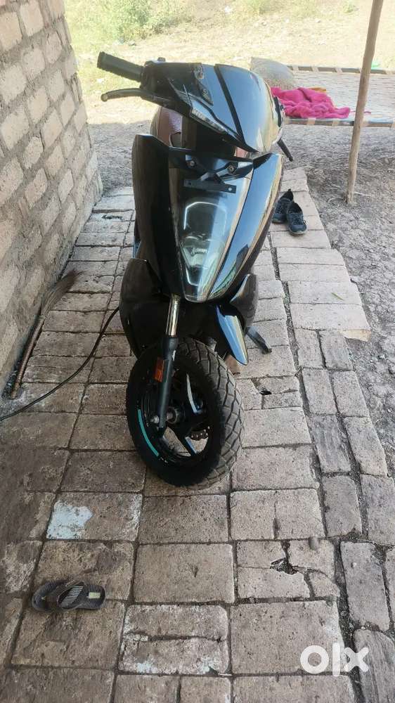 Body per Thodi scratch hai Roke Hai motor okay hai battery okay hai