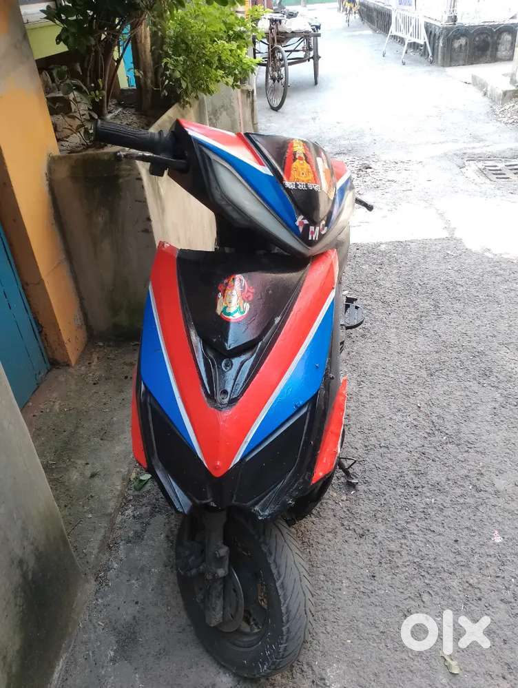 E-scooty good battery condition... And negotiable