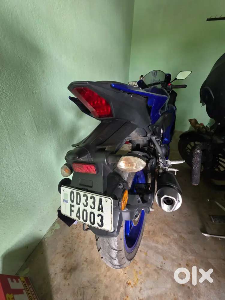 Yamaha r15 v4 blue colour