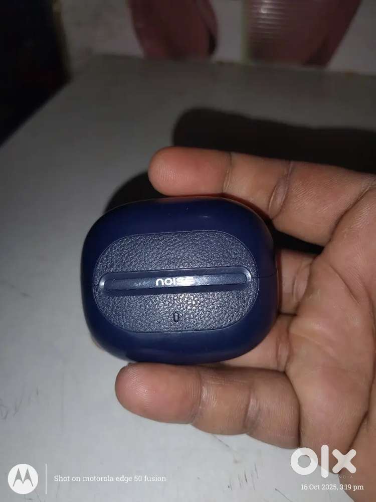 Thiscear buds noise uno 10 mm 48 hr charging fast in 10 mins