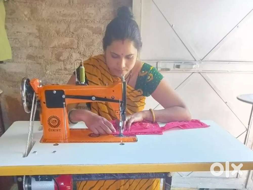 GEMINI Sewing Machine & Embroidery Machine Combo Seal Pack Condition