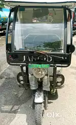 E rikshaw to sell in white colour