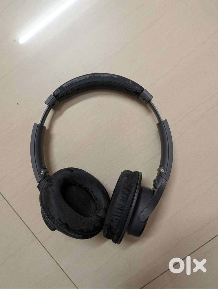 Headphones for sale (Audio-Technica ATH-SR30BTBK)