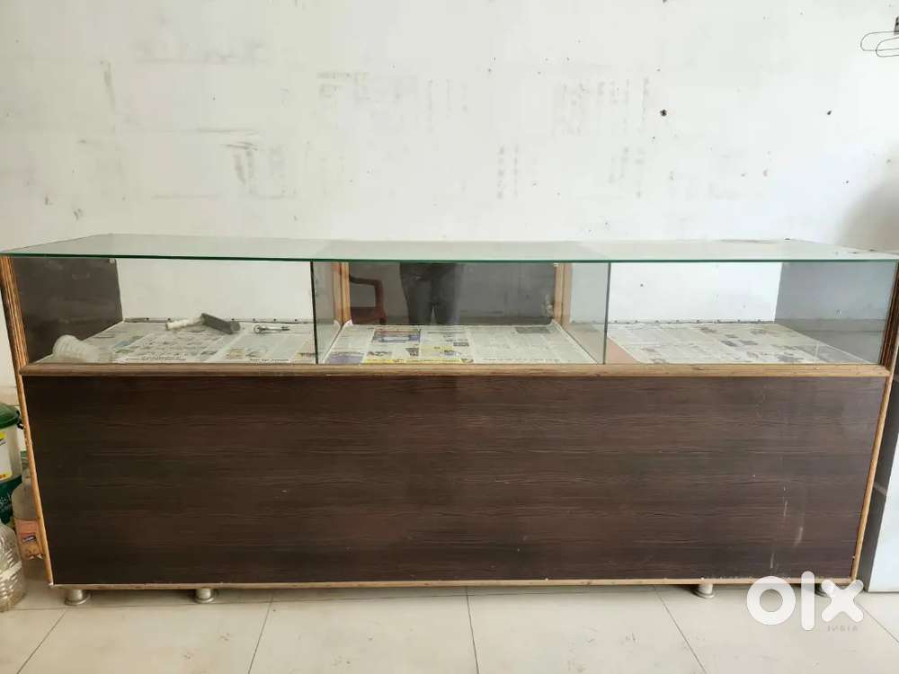 Shop counter in good condition