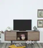 Branded High Quality TV Unit Wallnut & Brown finish Immaculate condito