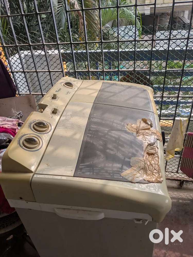 Whirlpool semi automatic washing machine