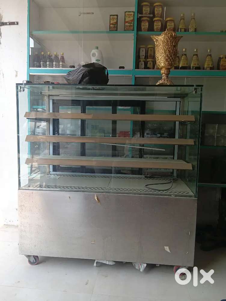 Display refrigerator