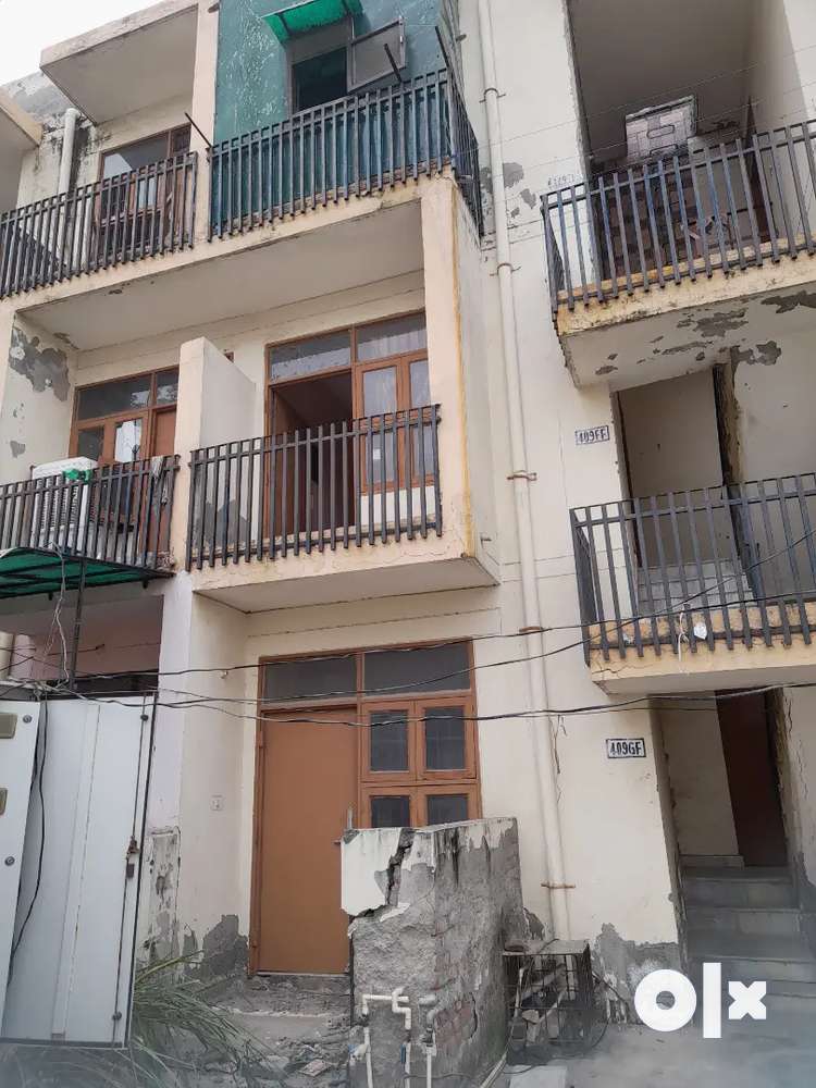 SELLING MY FLAT IN BHADURGARDH FROM (HOUSING BOARD)