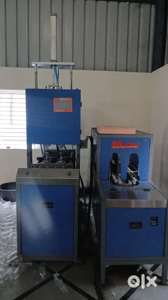 Pet bottle blowing machine
