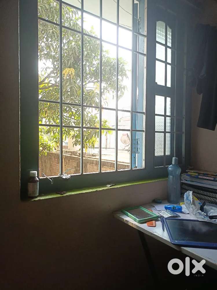 3000 One room available in 2 Bhk preoccupied flat only students