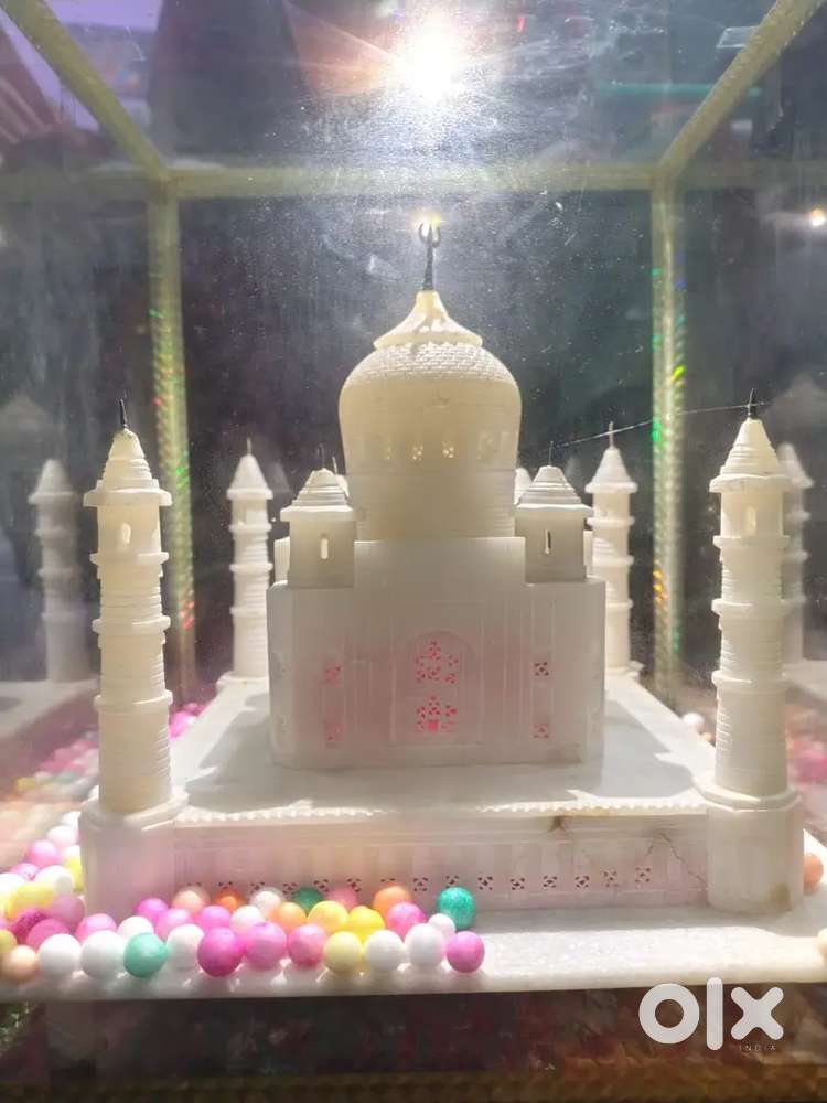 Tajmahal is made of white marbal (sangmarmar) (11×9×9) inc. with light