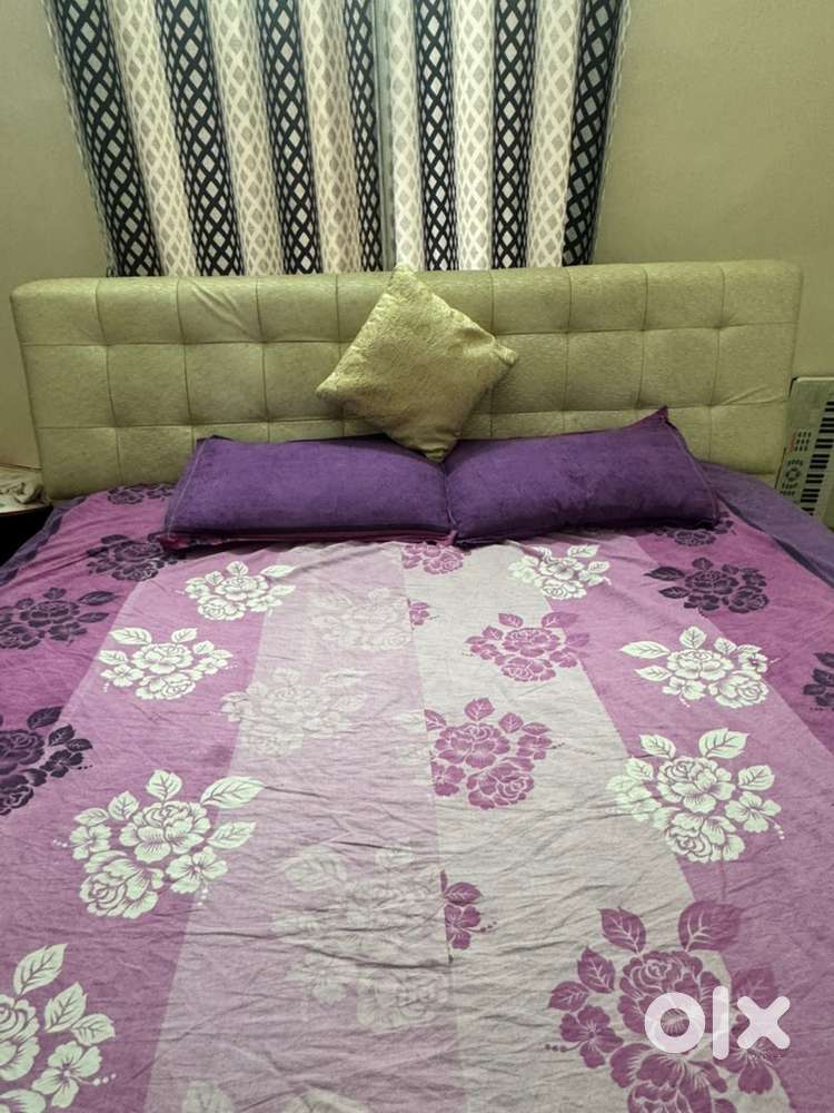 King size cot and mattress very good condition