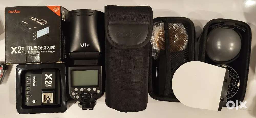Godox V1-S. Round Head Camera Flash with X2T trigger &  AK-R1 Kit