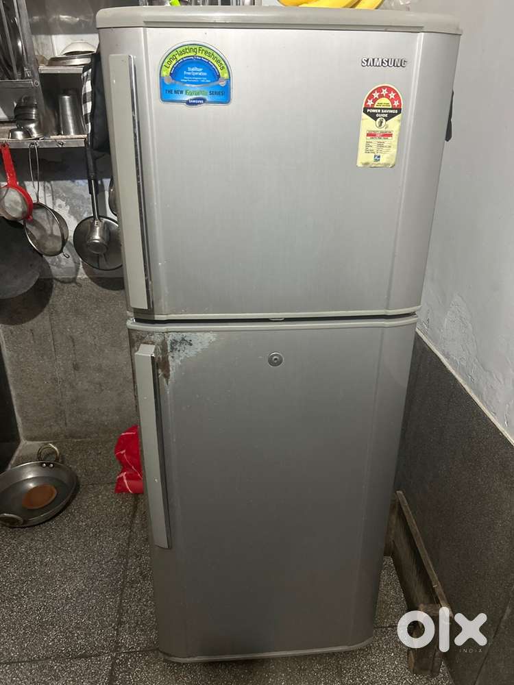 Good Condition and proper cooling 5 star samsung refrigerator